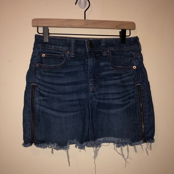 American Eagle zippered Jean skirt size 4 - Picture 1 of 4